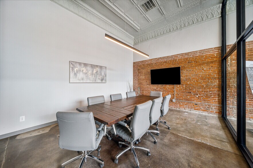 More Photos Of 219 E Rogers Blvd, Skiatook Storefront Retail Office For Sale