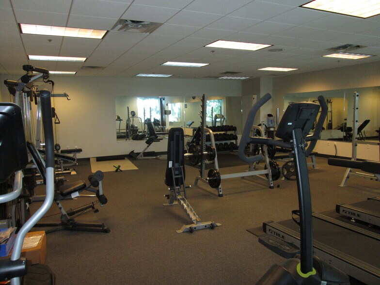 More Photos Of 1145 Mitchell Ct, Crystal Lake Flex For Sale