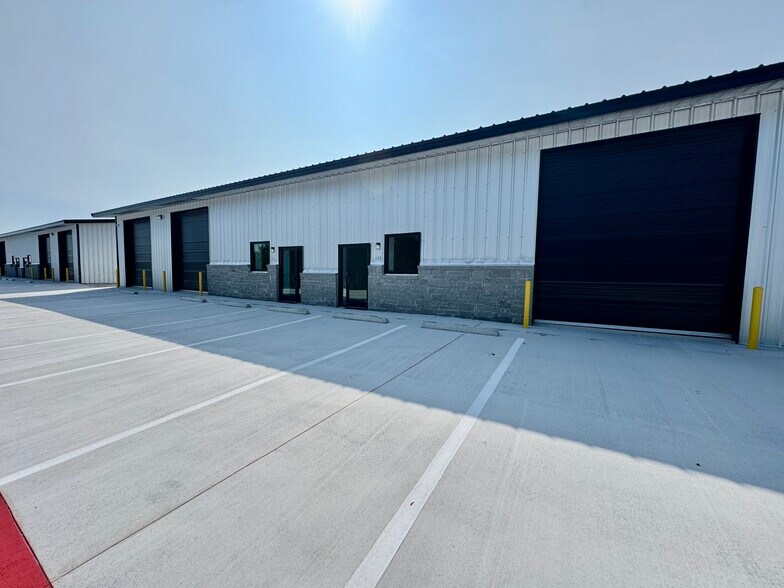 More Photos Of 1247 Watson E Ln, New Braunfels Warehouse For Lease