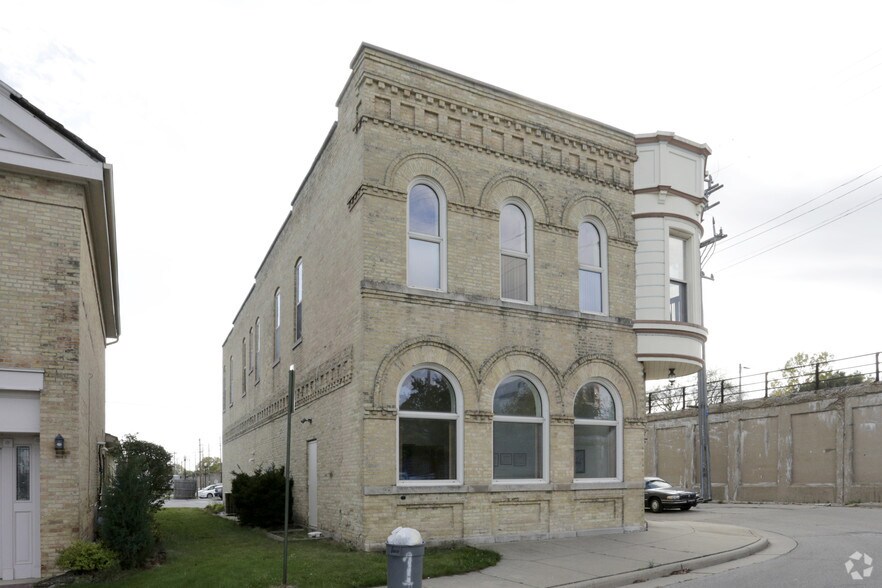 More Photos Of 1213 55th St, Kenosha Office For Lease