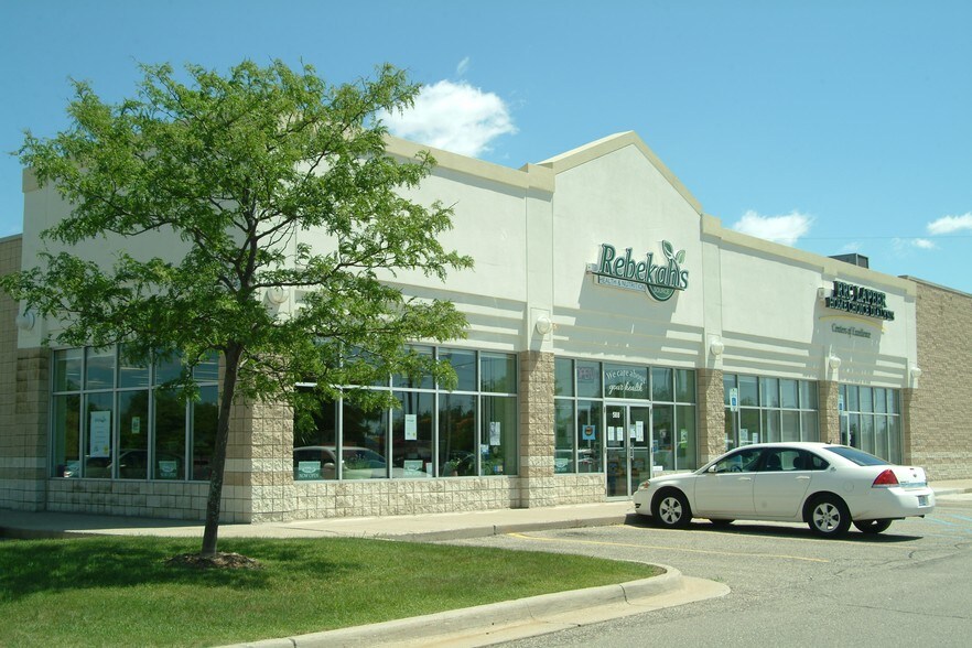 More Photos Of 570-620 S Main St, Lapeer Unknown For Lease