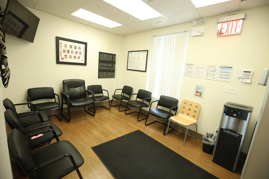 More Photos Of 211-20 Union Tpke, Oakland Gardens General Retail For Lease