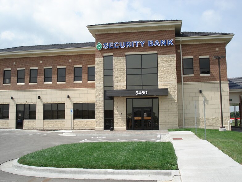 More Photos Of 5450 Roberts St, Shawnee Office For Lease
