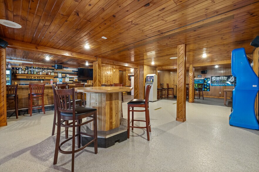 More Photos Of 504 Milwaukee St, Lomira Flex For Sale