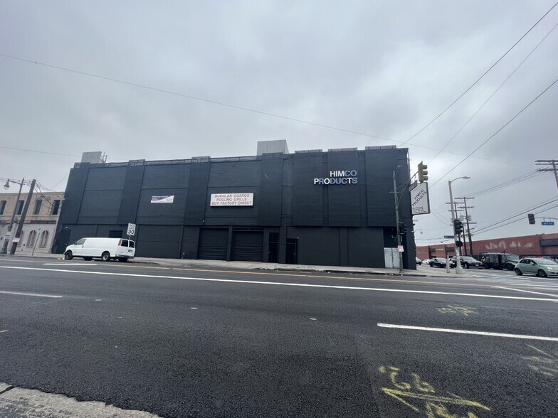 More Photos Of 3316-3328 S Main St, Los Angeles Warehouse For Lease