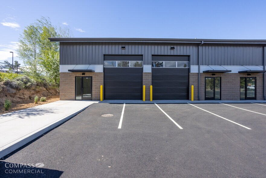 More Photos Of 2754 SW 6th St, Redmond Warehouse For Lease
