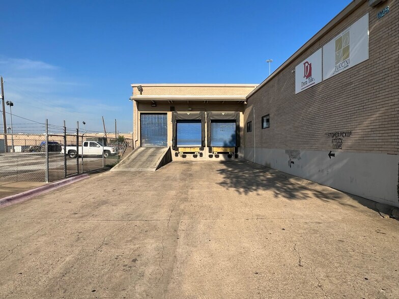 More Photos Of 925 111th St, Arlington Warehouse For Lease