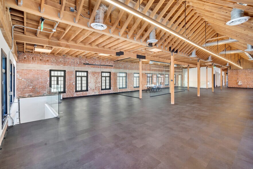 More Photos Of 400-412 Wilshire Blvd, Santa Monica Loft Creative Space For Lease