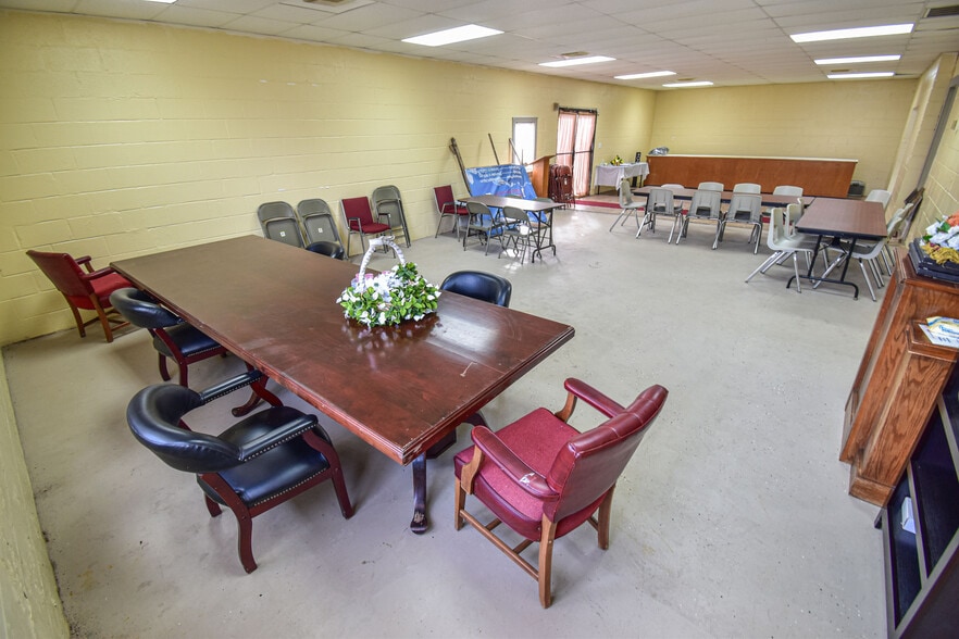 More Photos Of 6611 University Blvd E, Cottondale Specialty For Sale