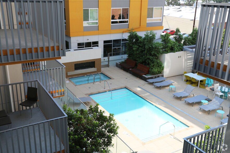 More Photos Of 424 W Pico Blvd, Los Angeles Apartments For Lease
