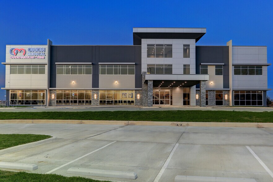 More Photos Of 13009 Gulf Commerce Dr, Houston Medical For Lease