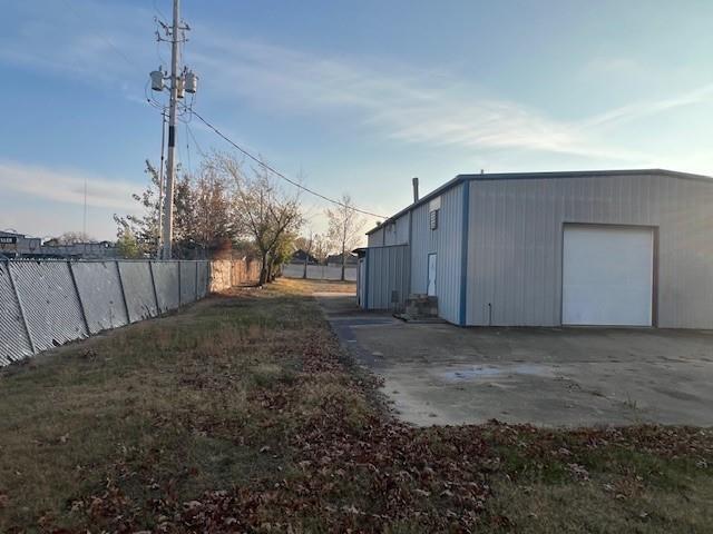 More Photos Of 1903 S 1st St, Rogers Auto Repair For Sale