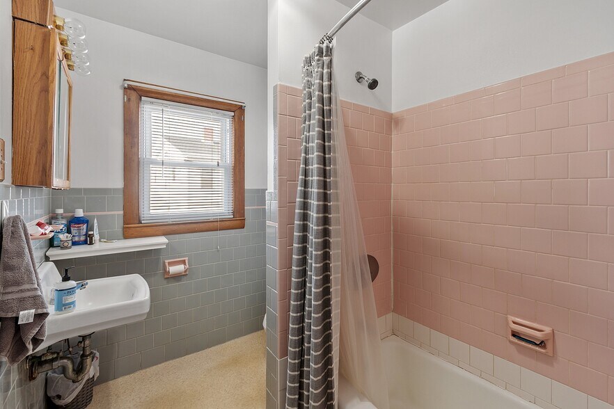 More Photos Of 94-104 N Main St, Mansfield General Retail For Sale