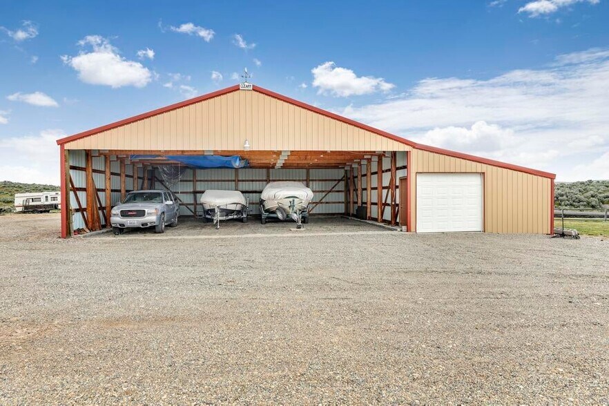 More Photos Of 319 W Magic Rd, West Magic Hospitality For Sale