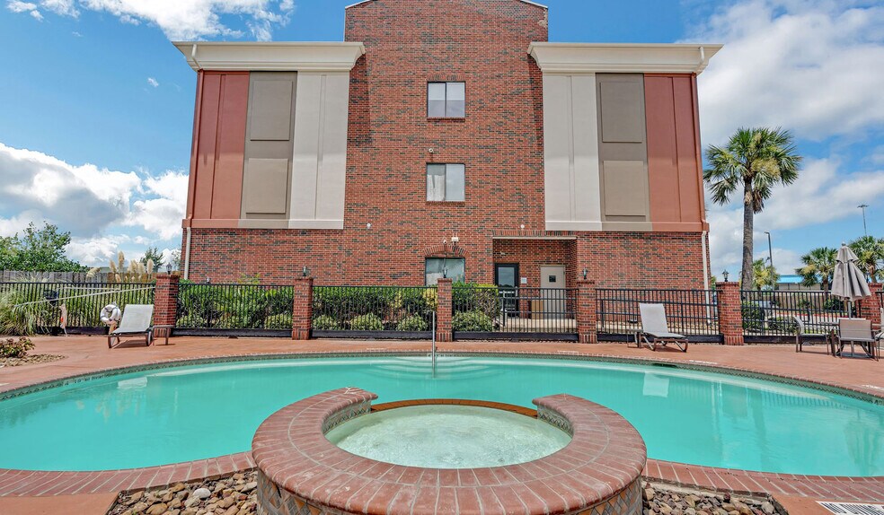 More Photos Of 46300 Interstate 10, Winnie Hotel For Sale