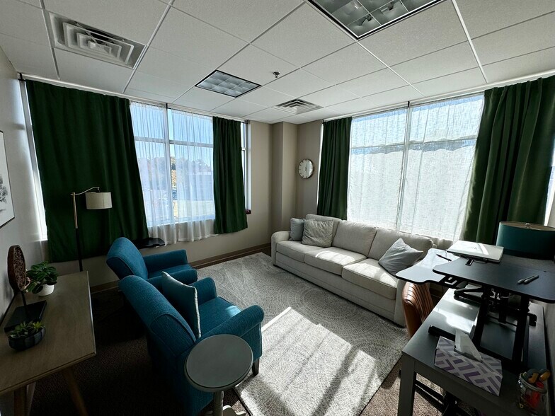 More Photos Of 12751 Marblestone Dr, Woodbridge Office For Lease