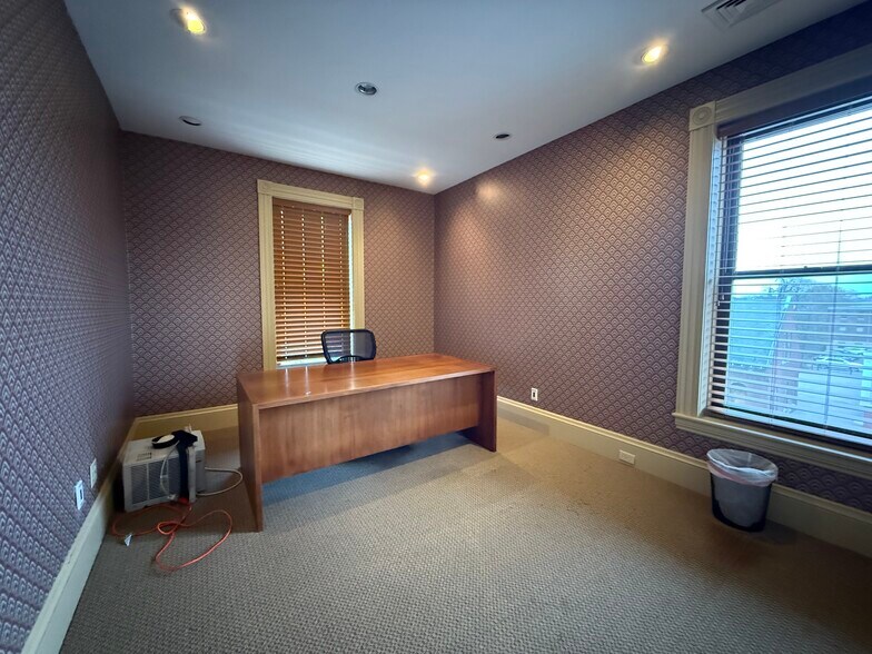More Photos Of 25 Harvard St, Worcester Office For Lease
