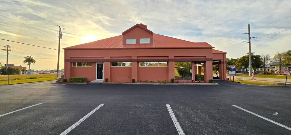 More Photos Of 1228 SE 8th Ter, Cape Coral Office For Lease