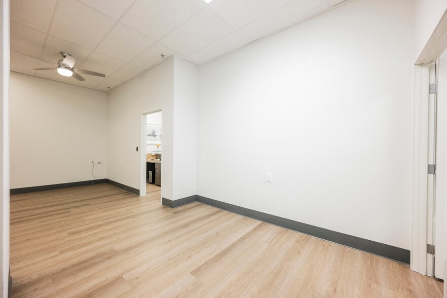 More Photos Of 3680 E Sunset Rd, Las Vegas Office For Sale
