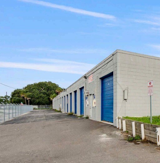 More Photos Of 1520 Peachtree St, Cocoa Self Storage For Sale