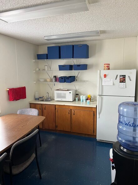 More Photos Of 735 N Fairfield Dr, Pensacola Industrial For Sale