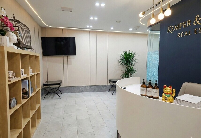 More Photos Of 38-08 Union St, Flushing Office Residential For Lease