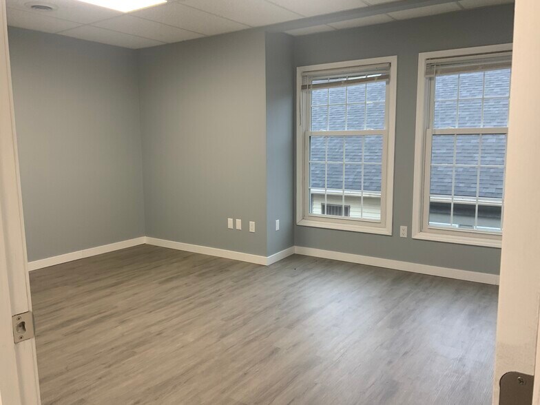 More Photos Of 4466 Darrow Rd, Stow Office For Lease