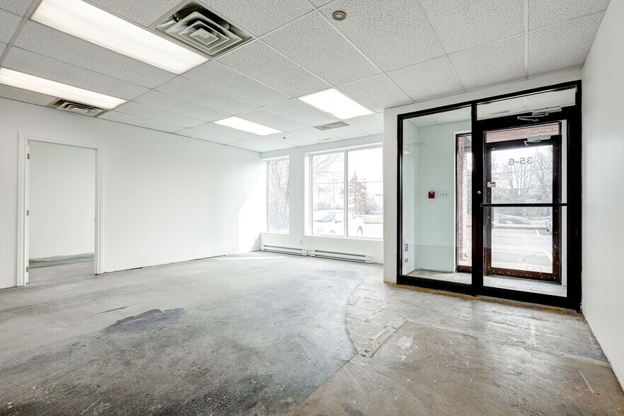 More Photos Of 35 Rue De Lauzon, Boucherville Warehouse For Lease