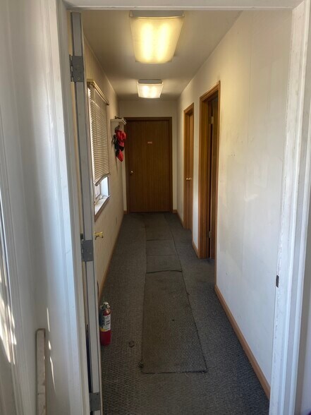 More Photos Of 1550 Wentzel St, Rochester Manufacturing For Sale
