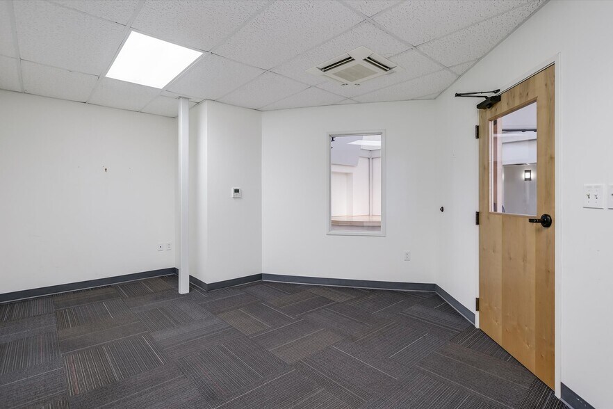 More Photos Of 7700 Cat Hollow Dr, Round Rock Medical For Sale