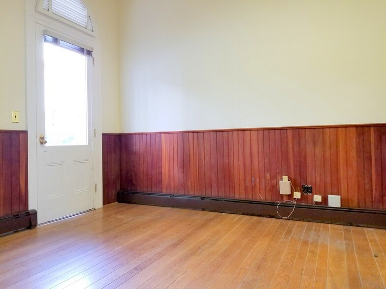 More Photos Of 325 Front St, Belvidere Office For Lease