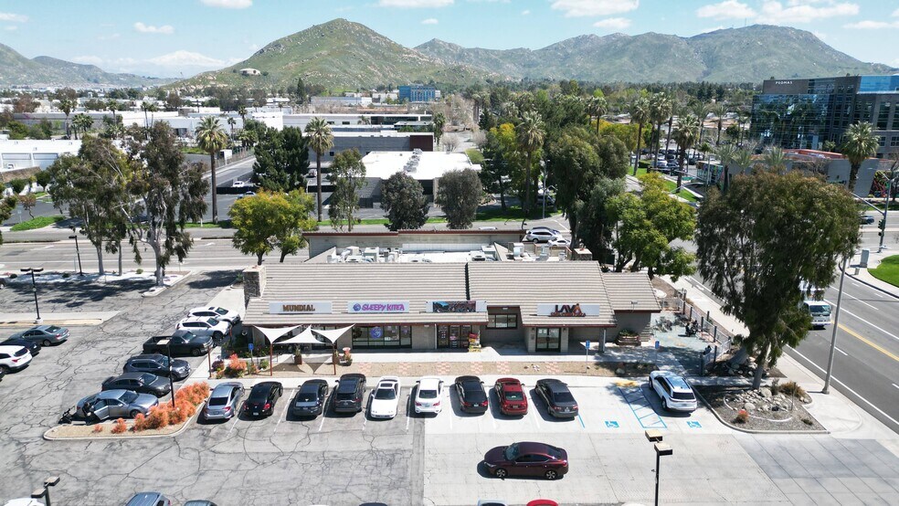 More Photos Of 1725 Spruce St, Riverside Restaurant For Sale