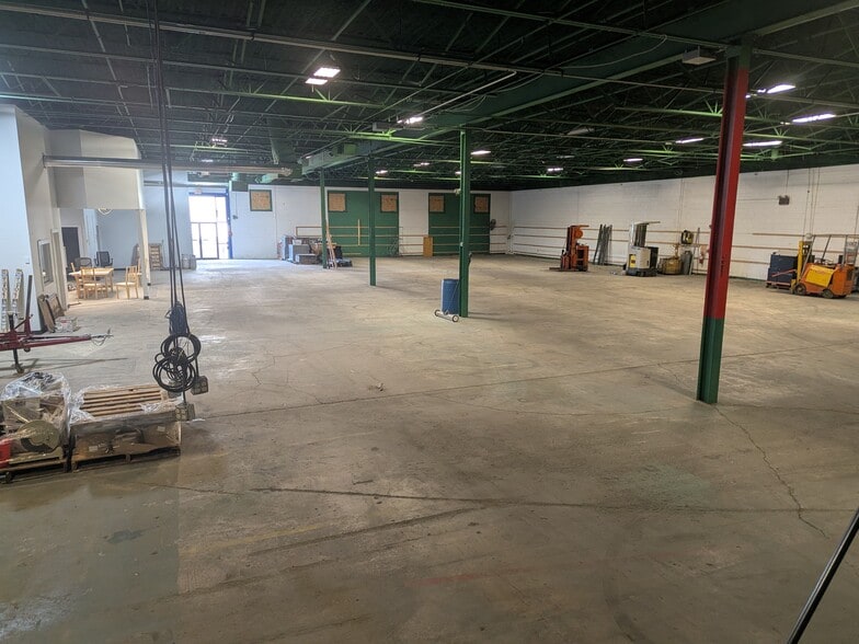 More Photos Of 1065 Industrial Blvd, Southampton Warehouse For Lease