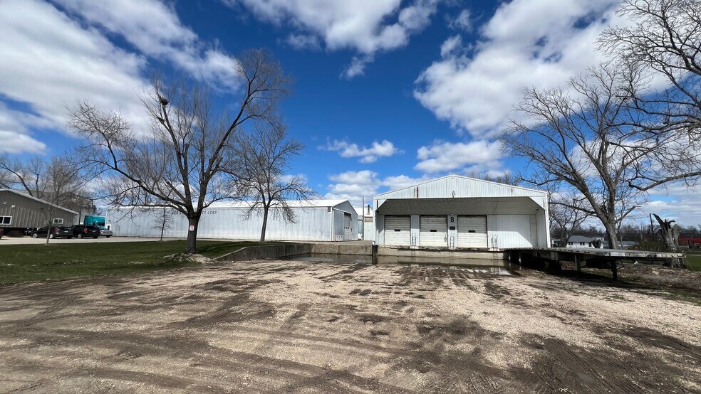 More Photos Of 34 43rd Ave SW, Cedar Rapids Flex For Sale