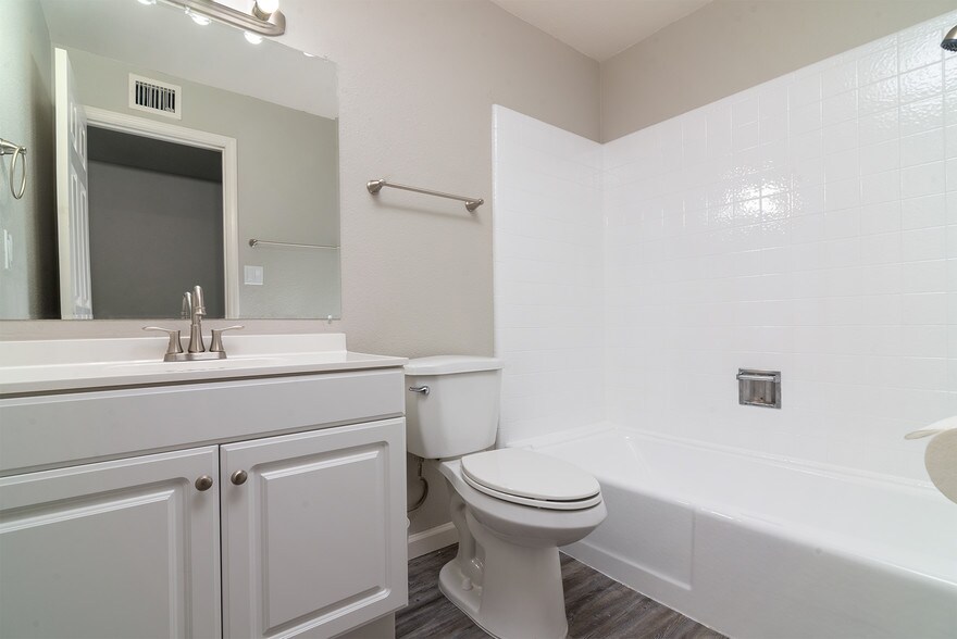 More Photos Of 515 W Pebble Beach Dr, Tempe Specialty For Sale