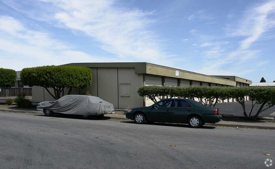 More Photos Of 2793 Spring St, Redwood City Self Storage For Lease