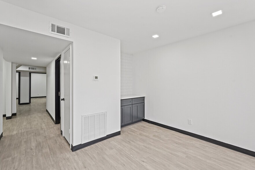 More Photos Of 6201-6205 W 34th St, Houston Warehouse For Lease