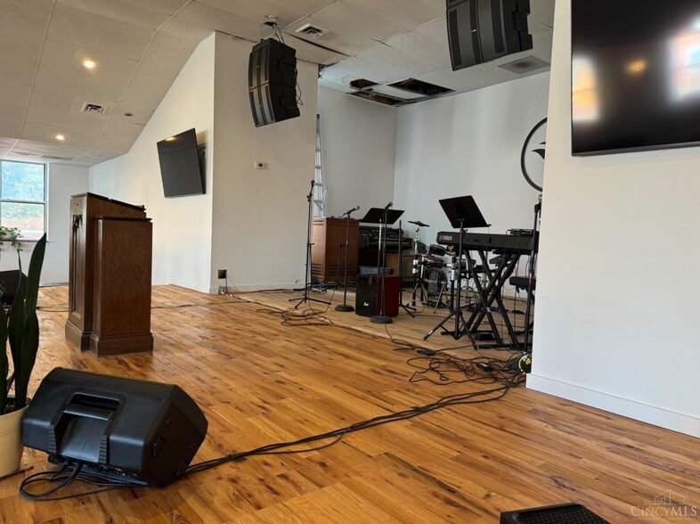 More Photos Of 503 Clark St, Cincinnati Specialty For Sale