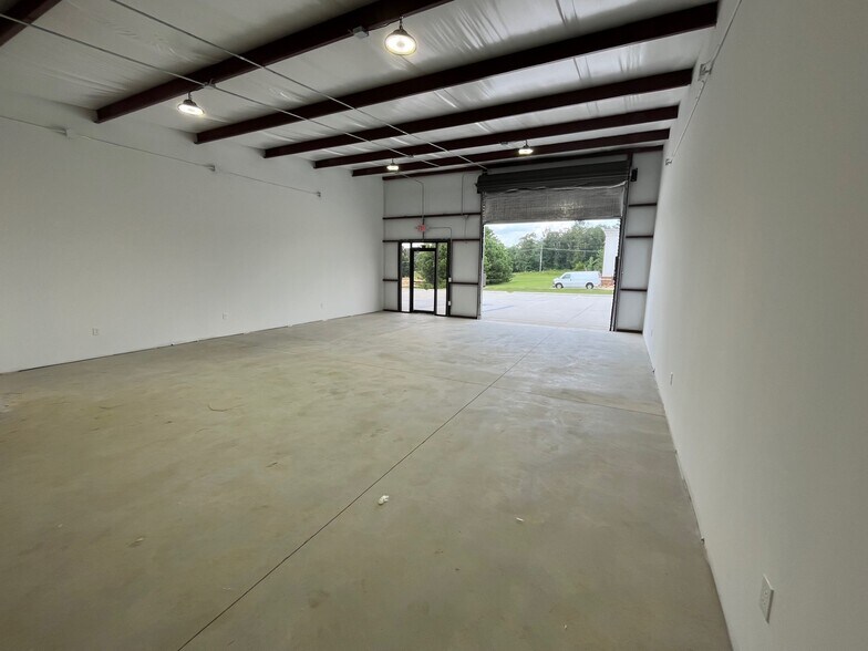 More Photos Of 121 Metroplex Blvd, Pearl Flex For Lease