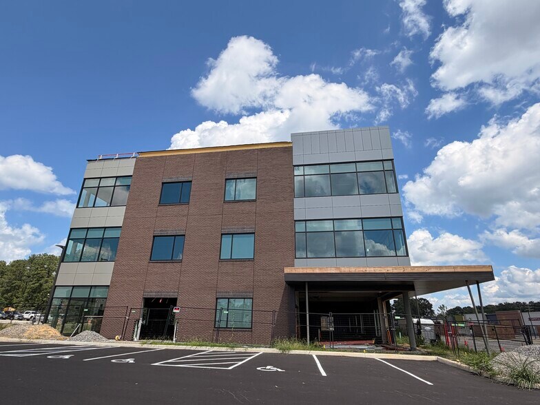 More Photos Of 15545 Cosby Rd, Chesterfield Medical For Lease