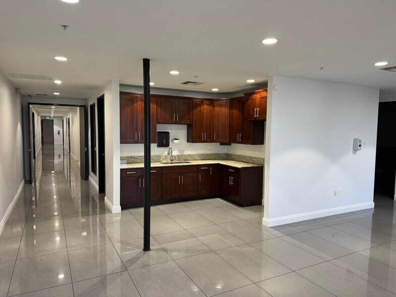 More Photos Of 345 N Baldwin Park Blvd, City of Industry Manufacturing For Lease