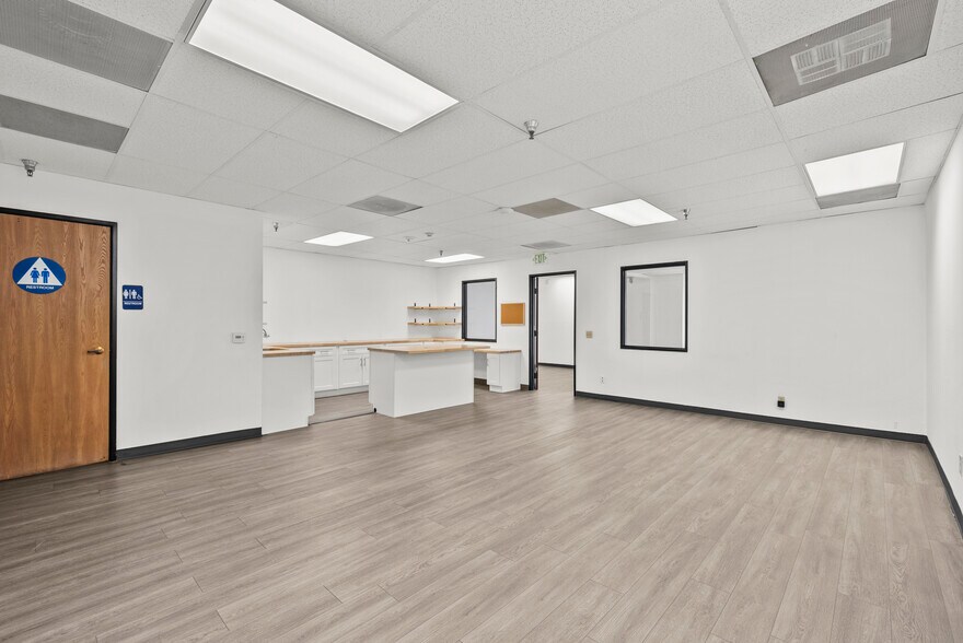 More Photos Of 9410 Topanga Canyon Blvd, Chatsworth Office For Lease