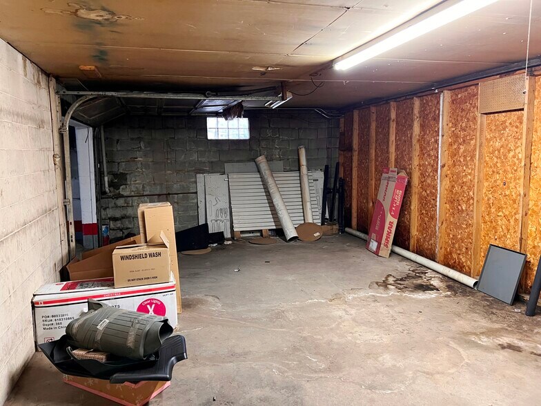More Photos Of 22 Washington St, Brainerd Auto Dealership For Sale