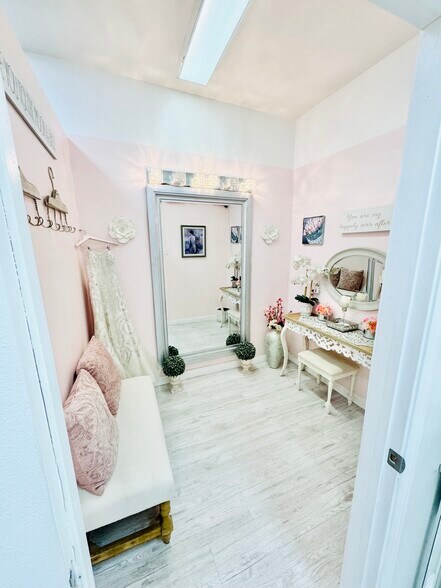 More Photos Of 11651-11663 Sherman Way, North Hollywood General Retail For Lease