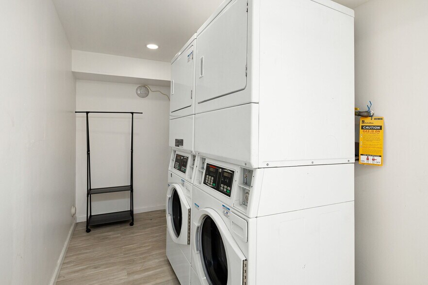 More Photos Of 618 S Van Ness Ave, Santa Ana Apartments For Sale