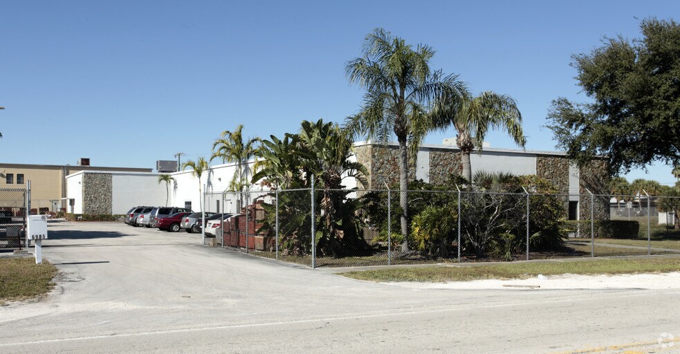 More Photos Of 6985 Garden Rd, Riviera Beach Office For Lease