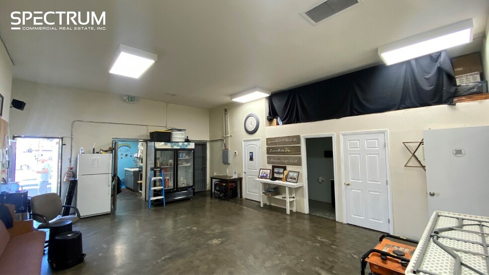 More Photos Of 7250-7256 Reseda Blvd, Reseda Storefront For Lease