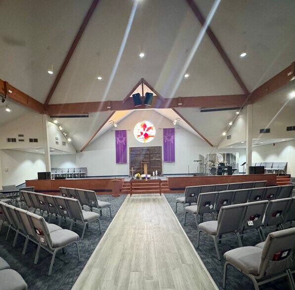 Primary Photo Of 2045 SE Green Oaks Blvd, Arlington Religious Facility For Lease