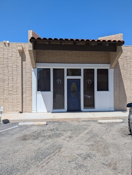 Primary Photo Of 74040 El Paseo, Palm Desert Unknown For Lease