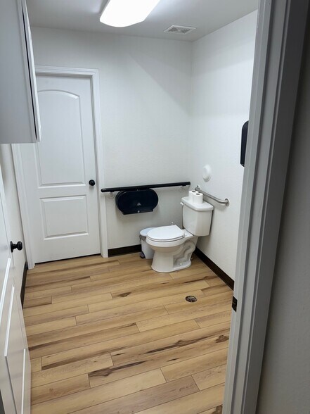 More Photos Of 1380 Triad Center Dr, Saint Peters Office For Lease